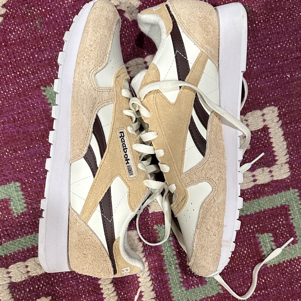 Reebok Women's Tan and off White Sneakers